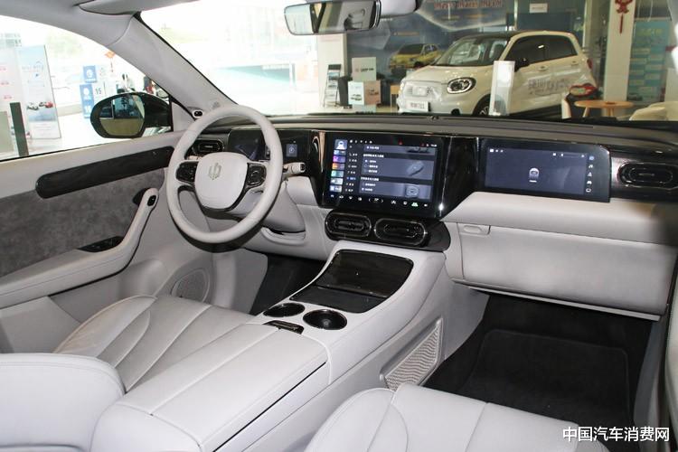 好看智能还新颖  到店体验零跑C11