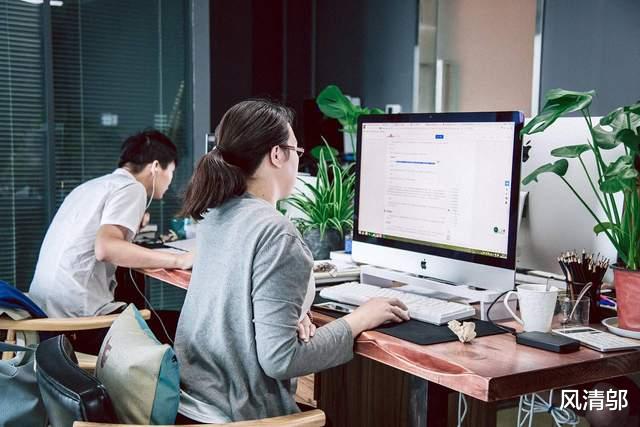 大学|职场上80%的烦恼与钱有关,20%的烦恼与公司工作氛围有关