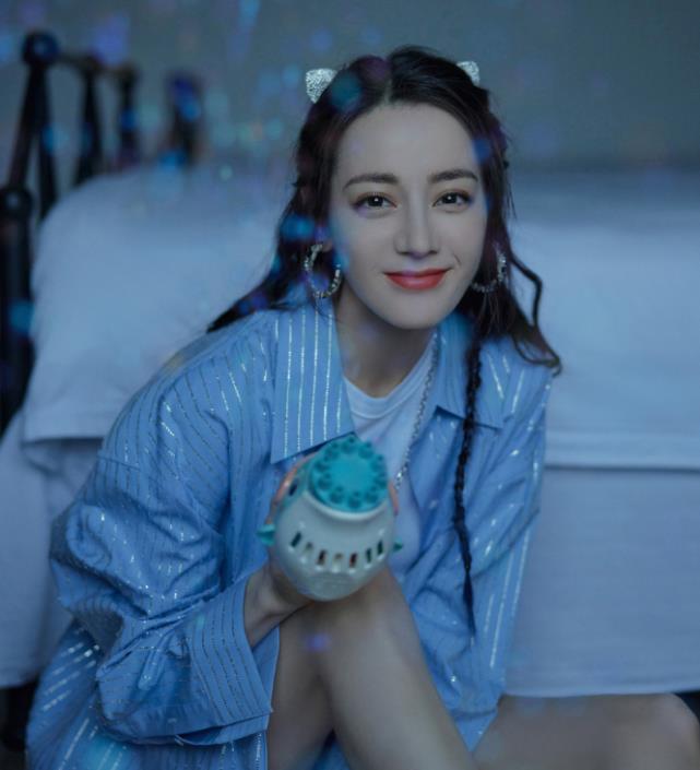 迪丽热巴|“内娱第一美”果然是热巴!当她穿起半透羽毛裙后,直男都沸腾了