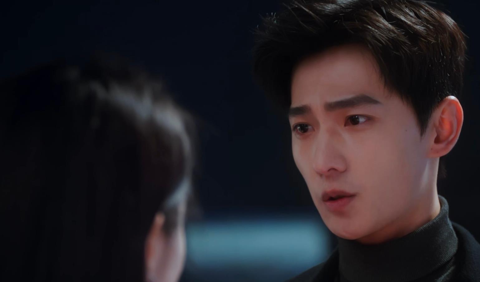 乔晶晶|你是我的荣耀：于途当众吻晶晶后跑出歌房，楼梯间暧昧举动被误会