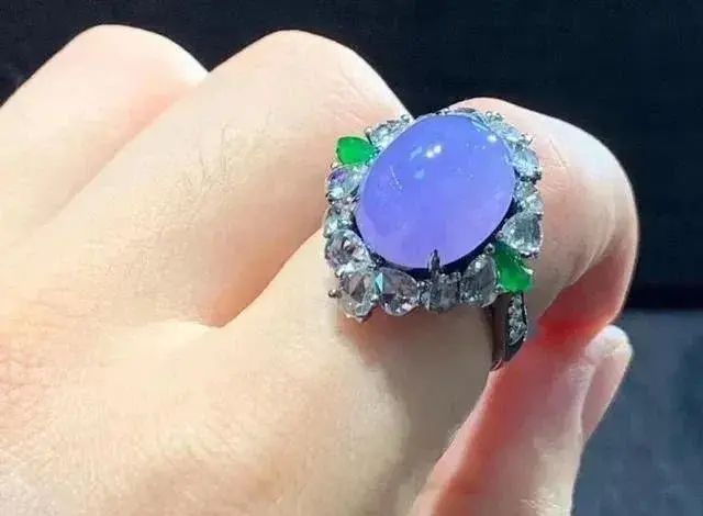 翡翠|想要鉴别翡翠的真假？这四点缺一不可！