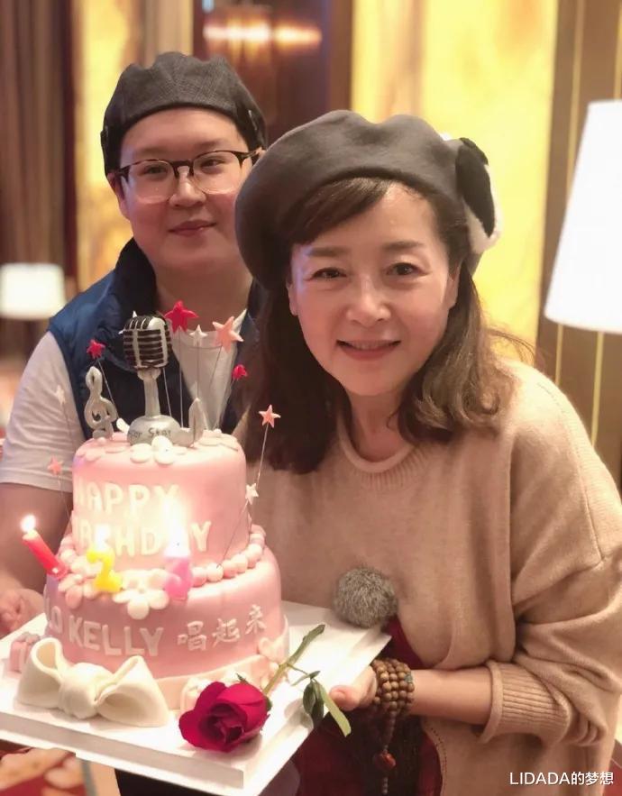 LIDADA的梦想 “可怜”的恬妞：5岁挣钱养自己，26岁嫁富商被骗，为了面子再婚万梓良又离了