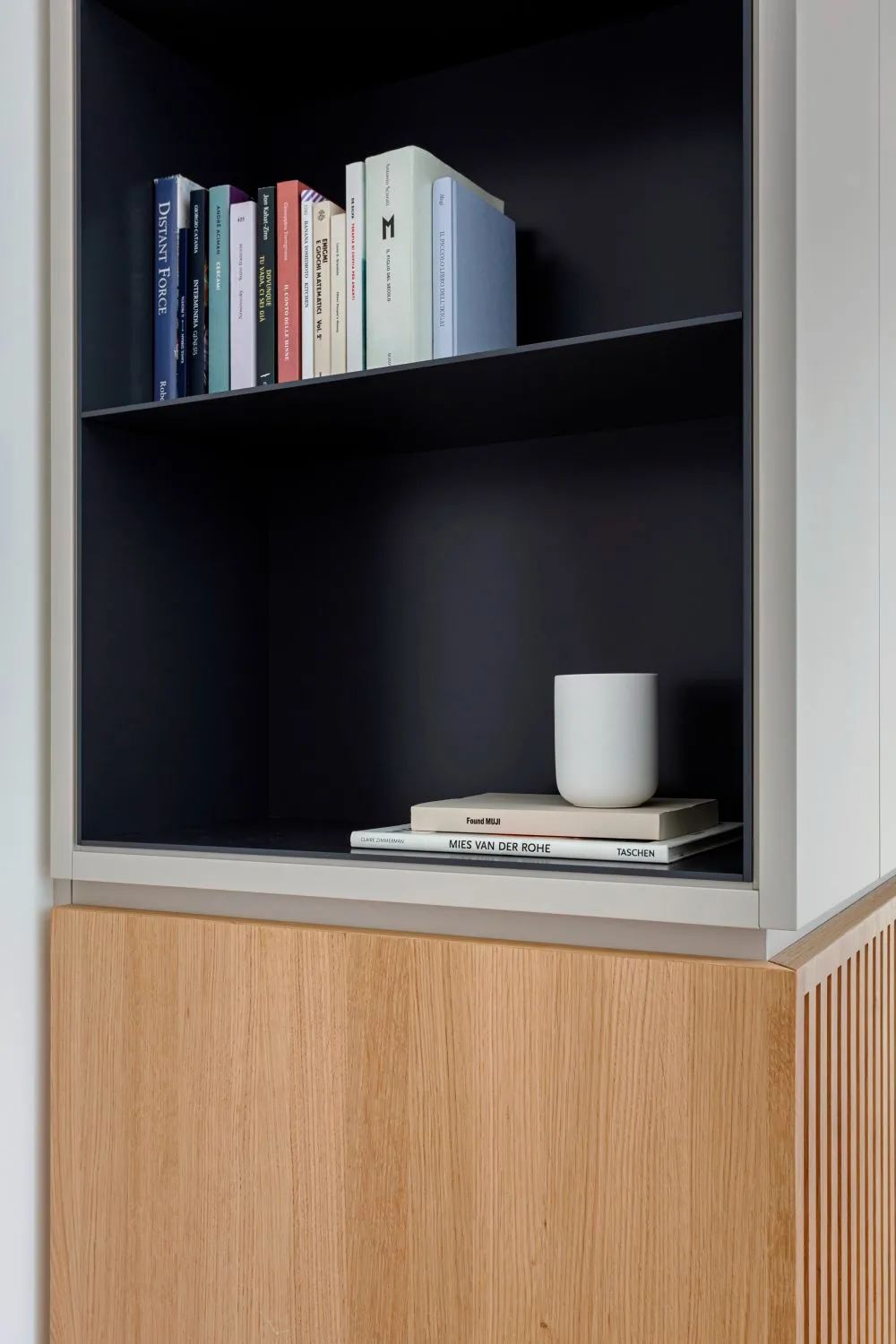 大阳台落地窗，270度俯瞰城市天际线，这套130平公寓太爽了