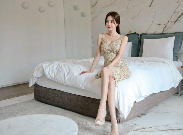 心壹文学|女神孙允珠高清时尚搭配：塞维利亚金箔桂叶香槟晚礼裙