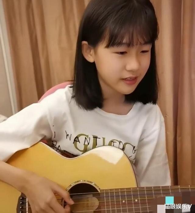 陆毅|陆毅忙带两娃，小女儿暴风长高已到爸爸腰部，贝儿筷子腿十分吸睛