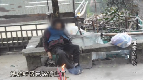 重庆85岁老太生活难自理,4个儿子拒赡养,最终冻死在儿子家门外