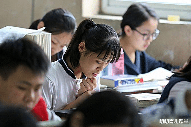 女大学生|女大学生化妆四年“对比照”火了，网友：猜中开头却没猜中结尾