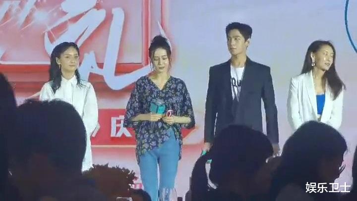 迪丽热巴|《你是我的荣耀》庆功宴，迪丽热巴对杨洋有了新称呼，二人发言似婚礼谢辞