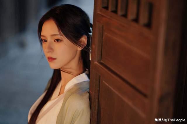 吴君如|内娱女明星都“卷”到古风写真了，男明星还在求宽容