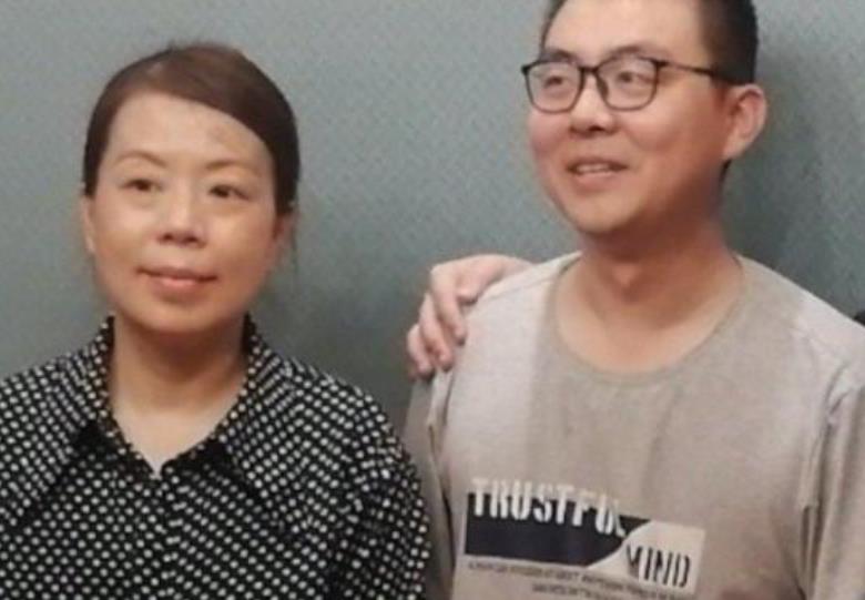 杜新枝|闹矛盾了？杜新枝对亲儿媳熊磊不管不顾，回老家与粉丝开心聚会