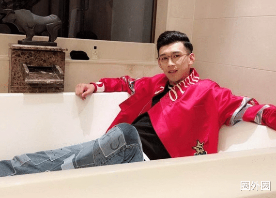 李天佑|与赵本山女儿、杨幂交恶，天佑时隔三年再开播，复出有人买账吗？