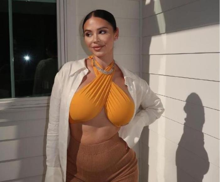 向华强|出身不好的夜店女郎丹尼为何能够逆袭凯莉成为乔治的未婚妻?