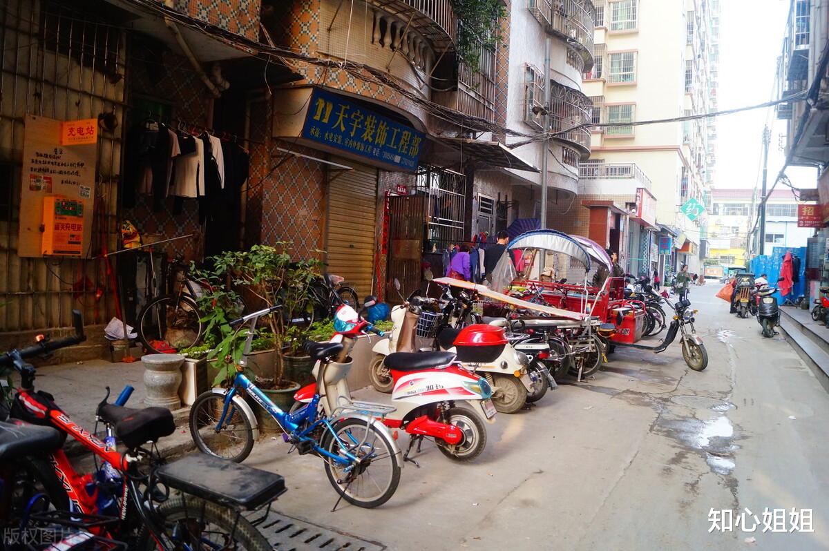 深圳龙华某公寓,有关部门检查时把电费降到7毛,管理费涨到150元