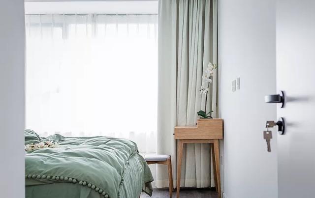 装修新灵感,一进客厅被“窗边地台”迷住了!卧室最温馨,赞!