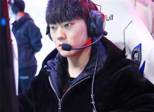 tes战队|小天透露跟jkl同队感受，TES教练却不看好他？直言磨合不如小鹏