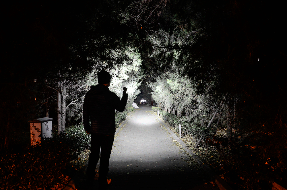 電池|彩裝硬漢、性能強悍：傲雷武士3戰術手電