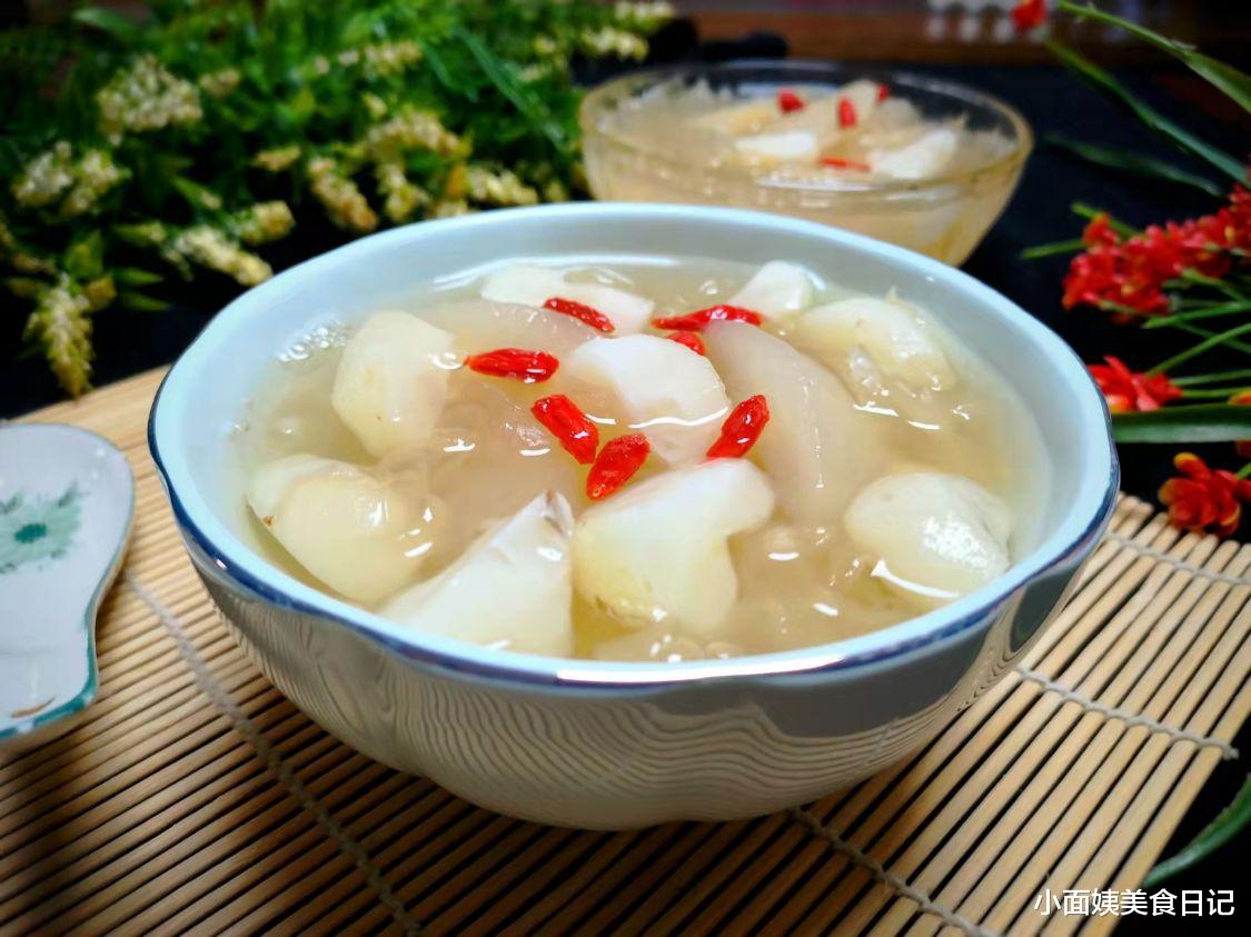 银耳|它是“天然的人参果”,润肺止咳,11月吃正合适,煮水喝真香呀