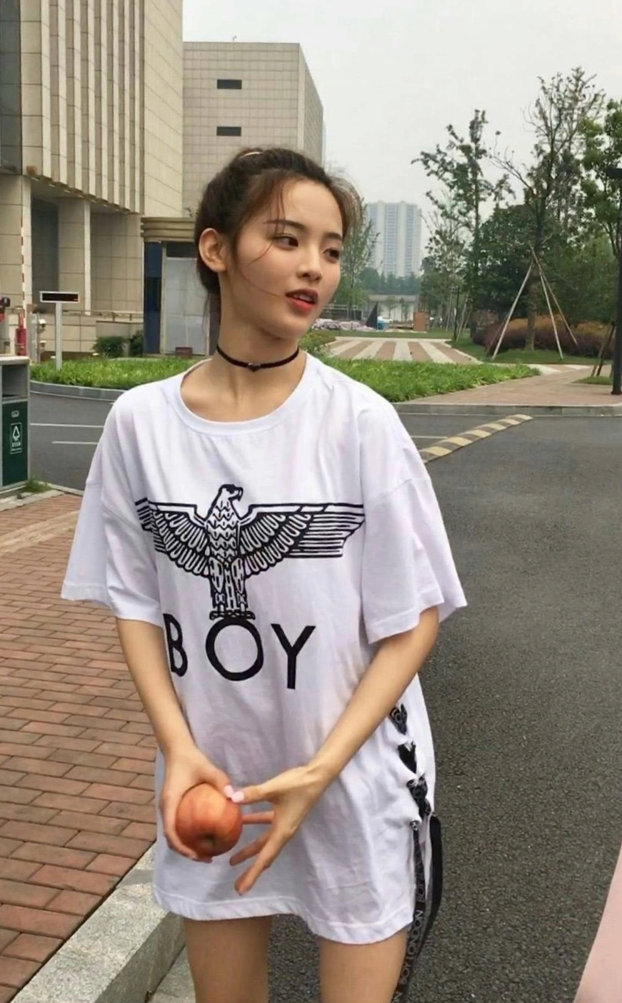 |明星现实生活中真的那么好看吗？