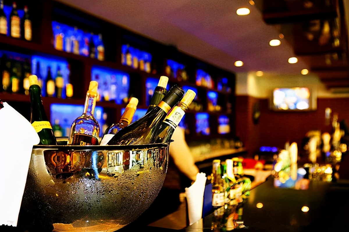 导师老爹 刘学新落网记：失业老板杀害15名舞女，对他来说，人命不如钱