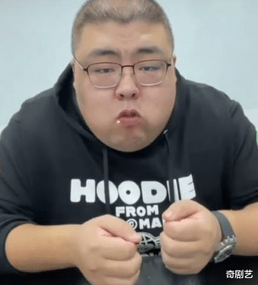 短视频|千万级网红泡泡龙去世，死因曝光，高收入的背后多有少心酸！