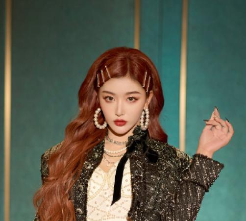 乃万|有种“整容”叫乃万换发型，看到她黑长直的模样，就该让你出道