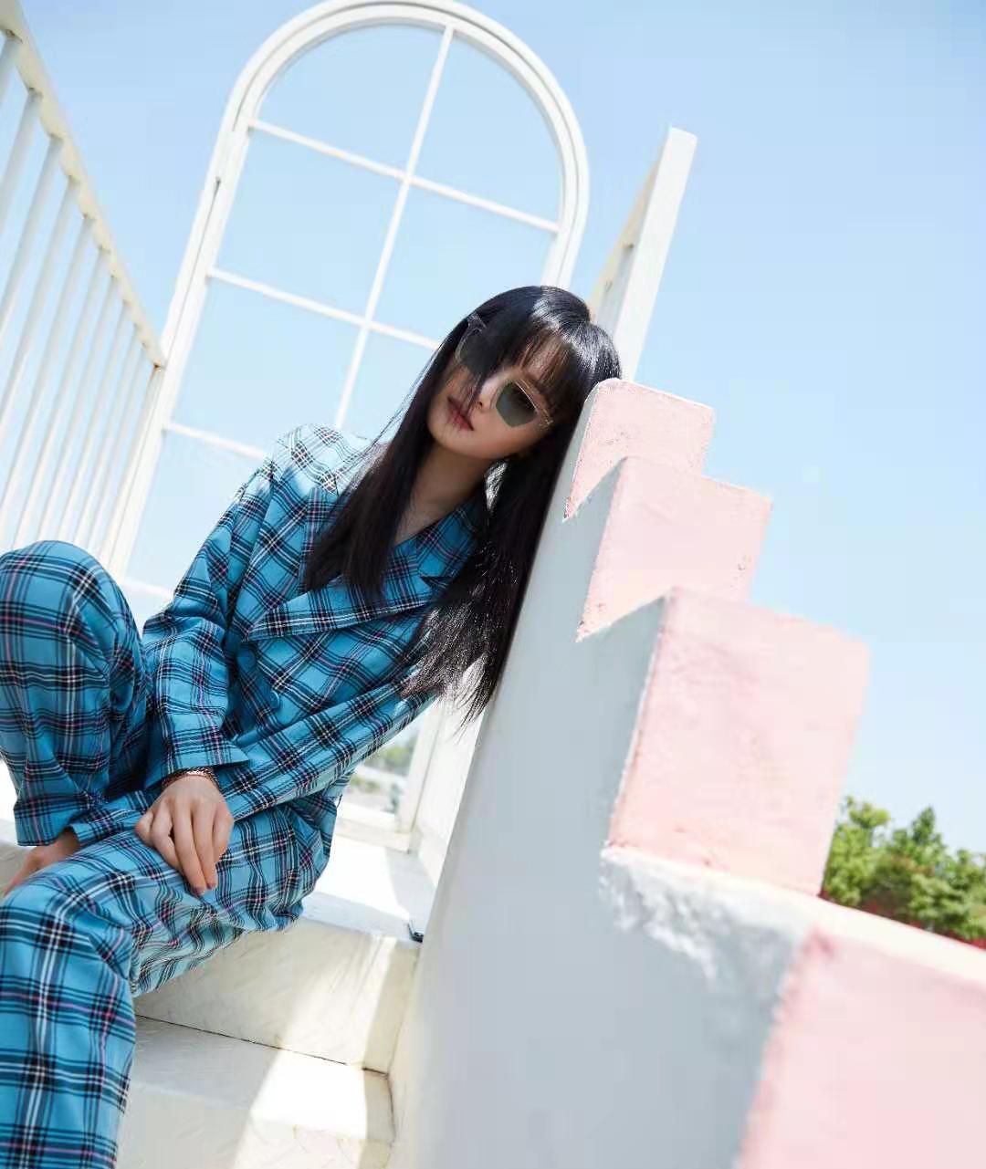 郑爽|郑爽被封杀后首现身，穿着比以前差几个档次，普通人和明星的区别