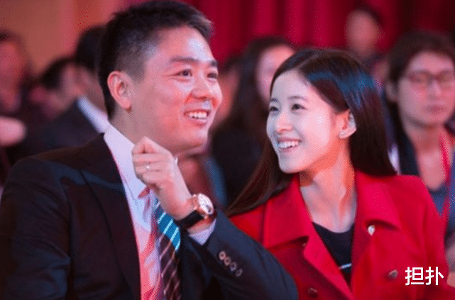 笔记本电脑|两个江苏人去做电商,如今一个身家2千亿,另一个公司欠下3千亿