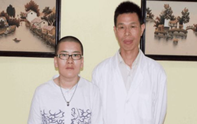 女孩|中国第一例“女变男”手术，变性后被女孩追求，现如今他怎么样了