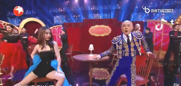 贾静雯|黄晓明前女友：李菲儿热舞张卫健Despacito裙子滑落意外被拍