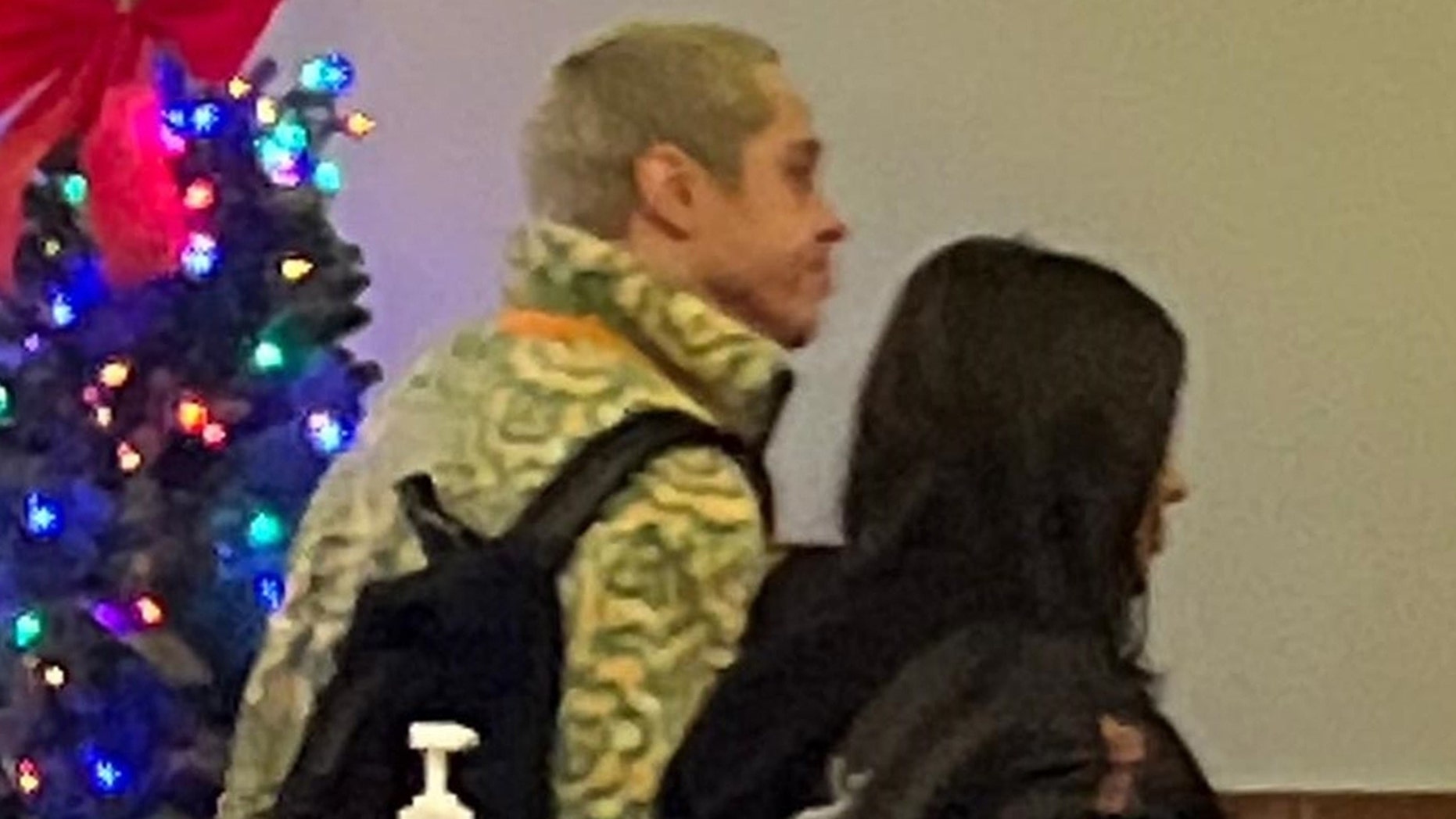 金·卡戴珊|金·卡戴珊和皮特·戴维森再度约会，共同观看《蜘蛛侠3: 英雄无归》