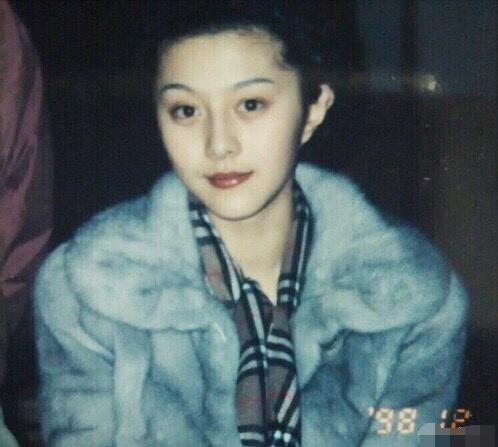 范冰冰|美颜滤镜下的范冰冰真丑,尖嘴猴腮显得刻薄,真不如原相机好看