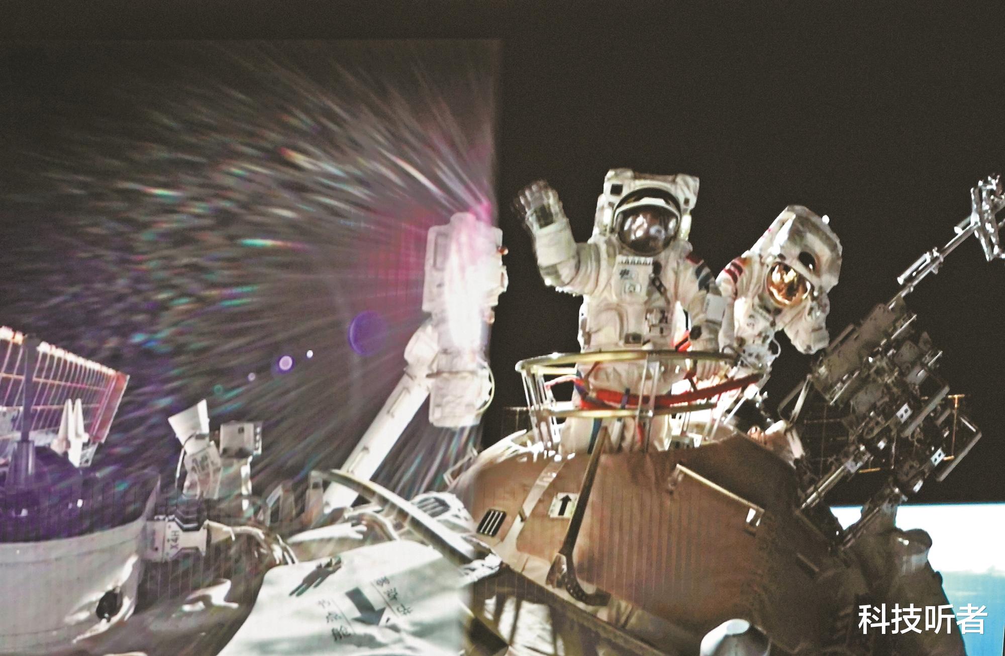 太空 ?“太空三人组”又要出发了,这次停留183天,有一名女性
