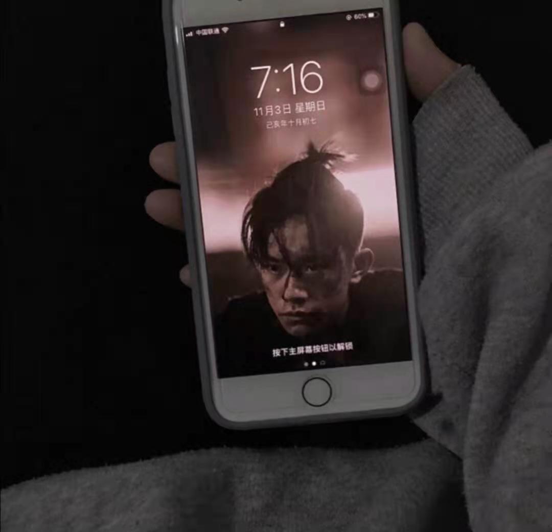 化石 我们通晓地球到星辰的空间，却在地面到头骨之间迷失了方向