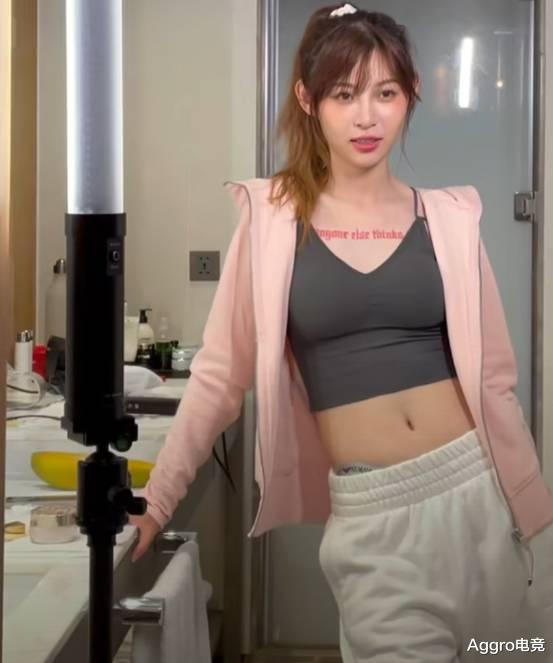 |“机车女神”痞幼秀身材，无意间暴露大缺陷，引来大批粉丝嫌弃