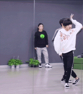 李湘|他俩亲上了?终究是黄晓明错付了……