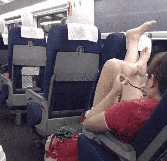 阿庄星座屋|“大姐，坐高铁注意点形象吧，你的亮点都被别人看光了！”哈哈哈哈