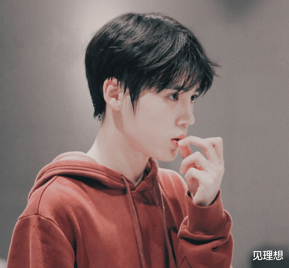 姚景元|00后男星被曝劈腿多人?高考前与女友深夜约会,后援会工作室忙回应!