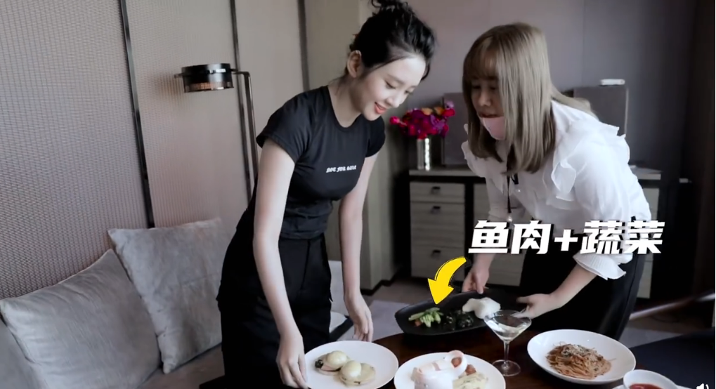 |人间清醒尹正:女孩减肥不要断碳水,出圈焖菜记得收藏