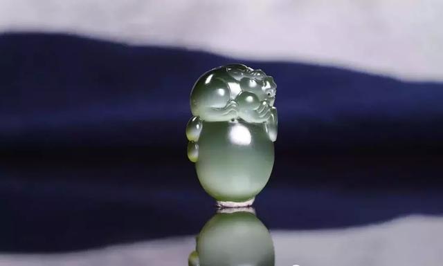 翡翠|“发灰”的翡翠还值不值得留？