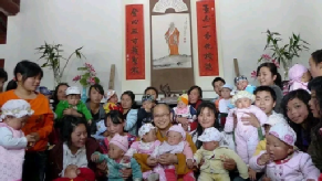 马伊琍|看了吴京在汶川地震时的一张照片，才明白他为什么被黑了5年