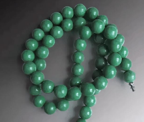 翡翠|翡翠的天敌——凉水石，作为替身太合格，看起来和翡翠像极了