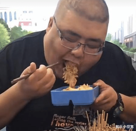 小贝|千万网红小贝近况堪忧，面容憔悴法令纹深，网友：都是催吐惹的祸