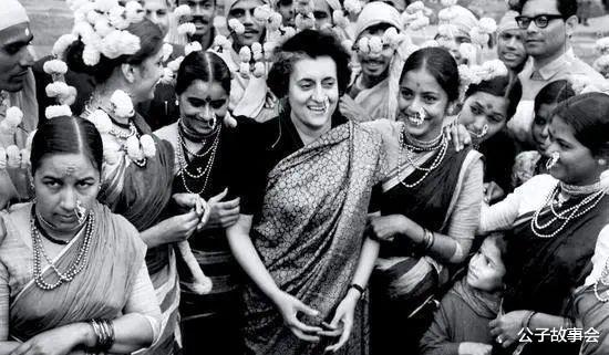 印度|让800万男性绝育的“硬核铁娘子”