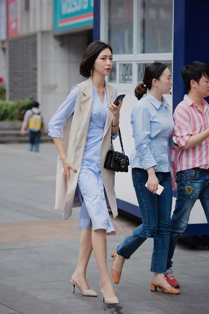 自己自在|一双灰色尖头高跟鞋,更能凸显端庄典雅的气质