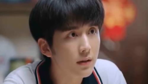 张新成|张新成“成名往事”受关注！坚持提升演技被敬仰？屡次出圈创奇迹