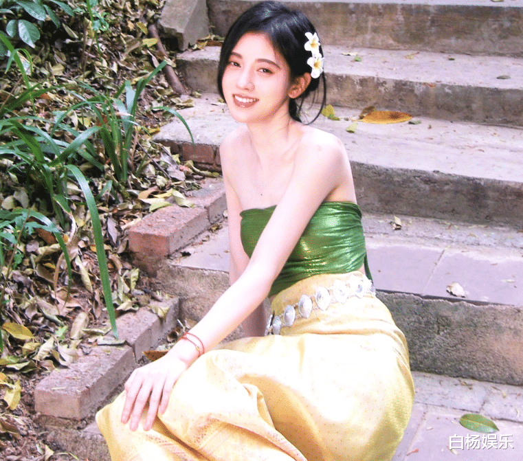 鞠婧祎|鞠婧祎晒游客照，真实身高再次成焦点，我却被她身材惊艳到了