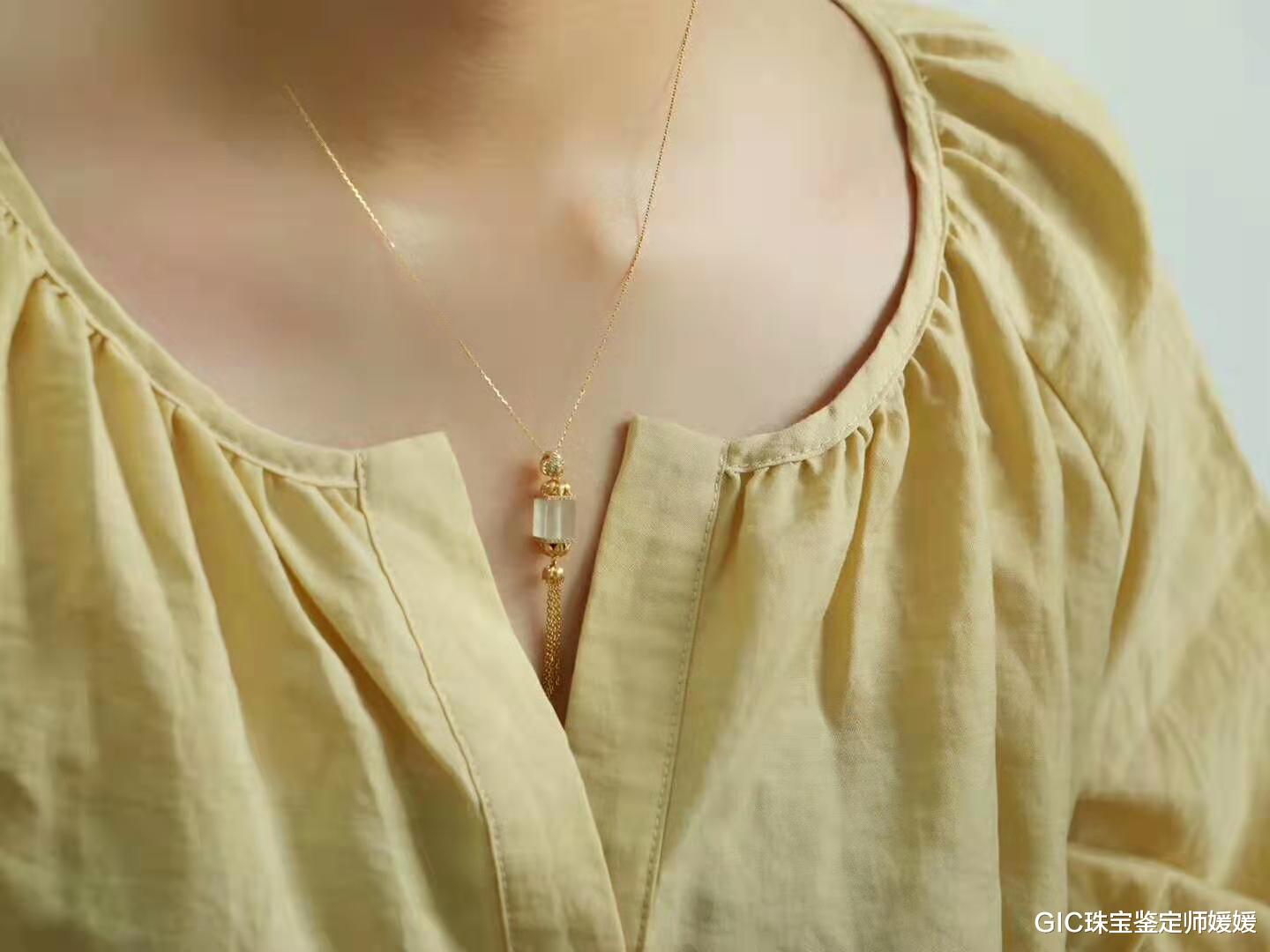 GIC珠宝鉴定师媛媛|掌握首饰搭配大法，呼应变色搭配原则，打造成为高贵时髦俊俏女郎