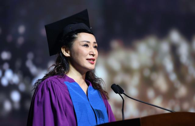 演绎|她是中国最美女校长，39岁升任教授，实力演绎“腹有诗书气自华”