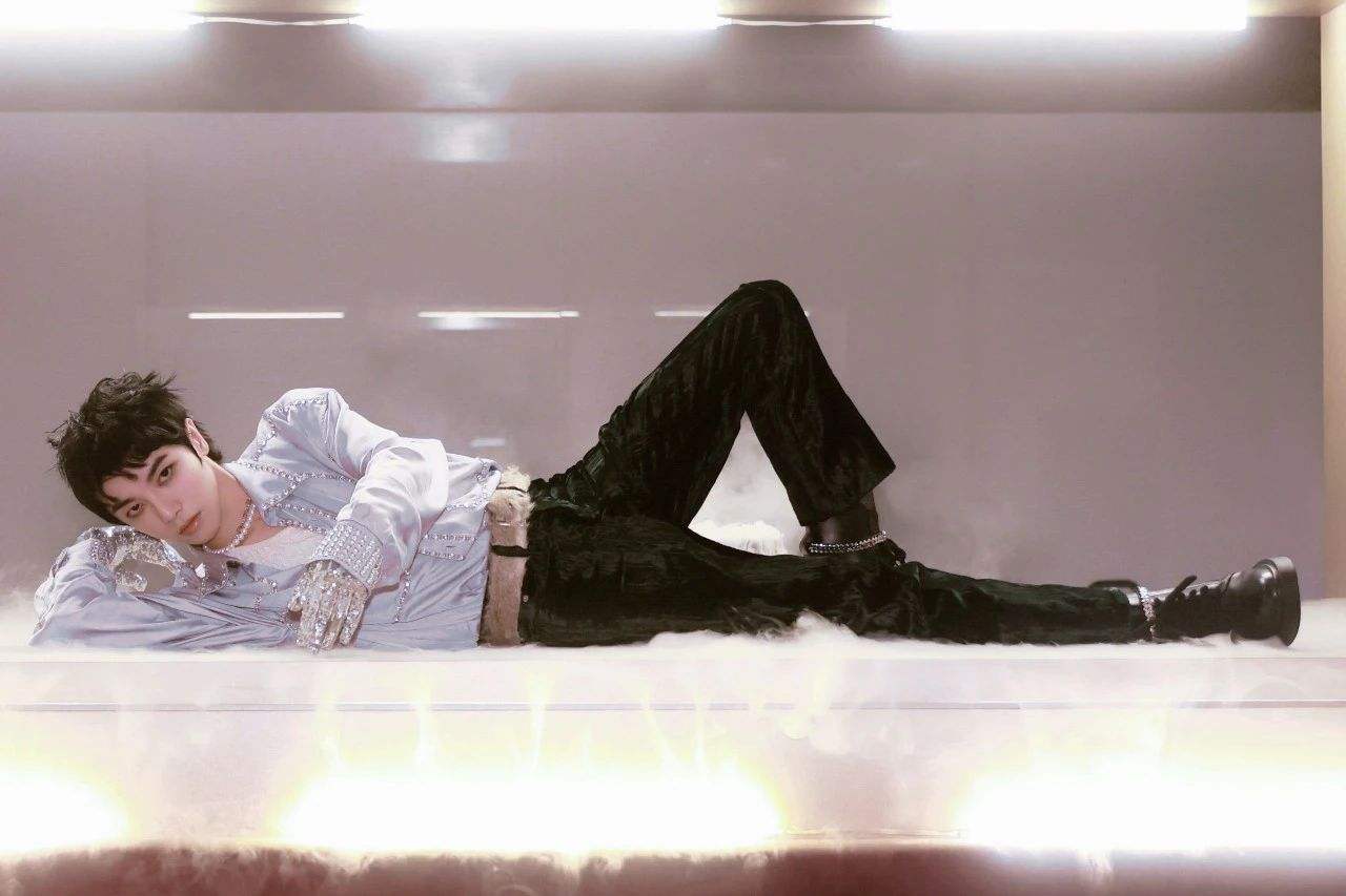 华晨宇|华晨宇被粉丝吐槽小气？演唱会卖天价汽水和烤串，粉丝闹着要脱粉