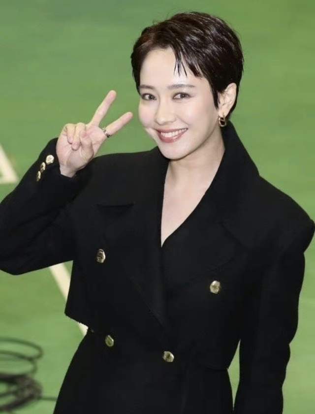 宋智孝|40岁韩国女神红毯造型翻车，短发被指撞脸蒋雯丽，网友直呼认不出